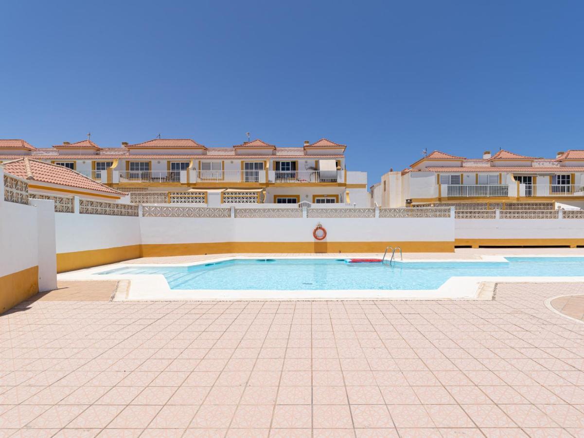 Homeforguest Two Bedroom With Pool And Terrace